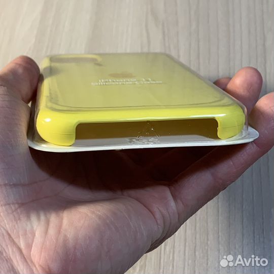 Силиконовый чехол iPhone 11 жёлтый