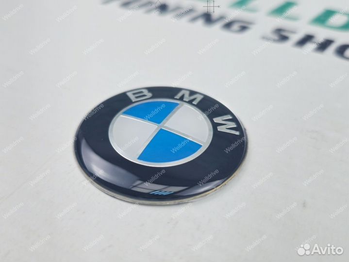 Эмблема на руль BMW 40 мм бело-синяя