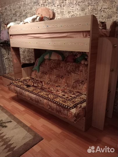 Двухъярусная кровать с диваном