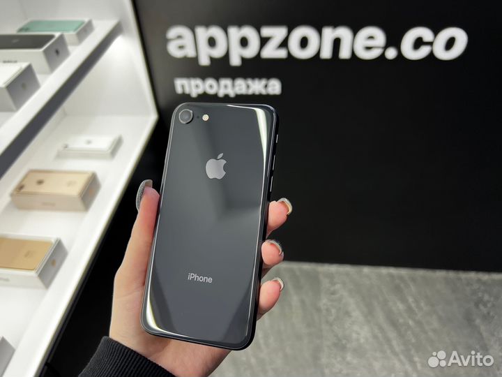iPhone 8, 64 ГБ