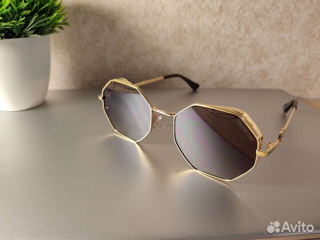 Солнцезащитные очки Valentino