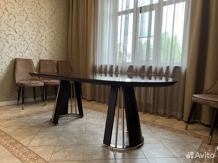 Стол обеденный