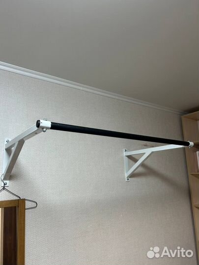 Турник настенный