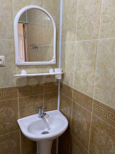 Комната 100 м² в 4-к., 1/1 эт.