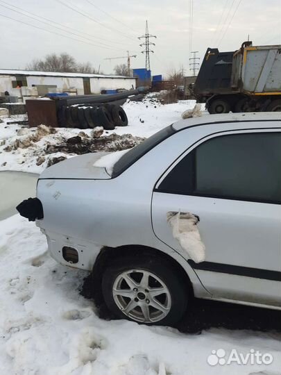 Mitsubishi carisma дверь