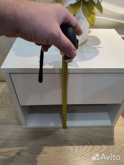Тумбочка прикроватная белая