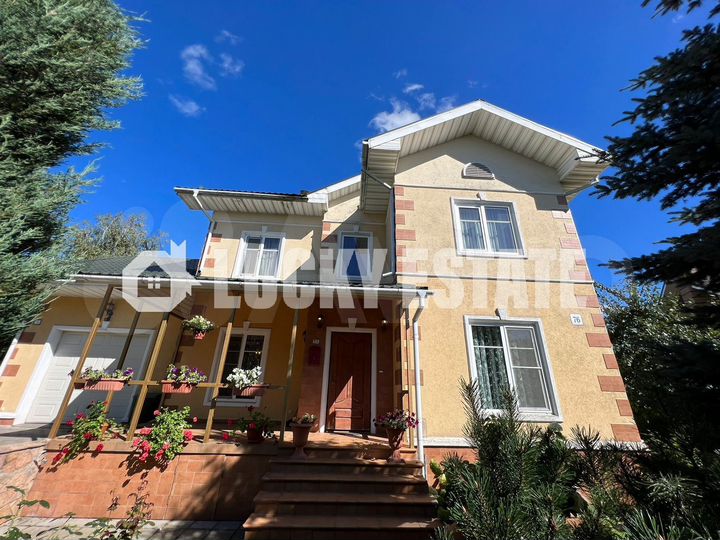 Коттедж 300 м² на участке 11,4 сот.