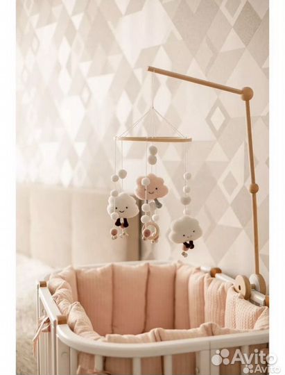 Мобиль с держателем