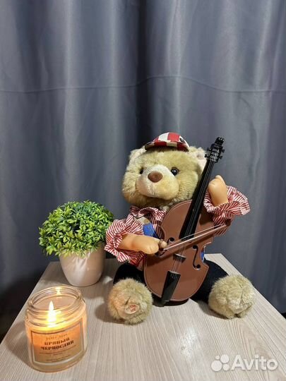 Коллекционная игрушка мишка со скрипкой