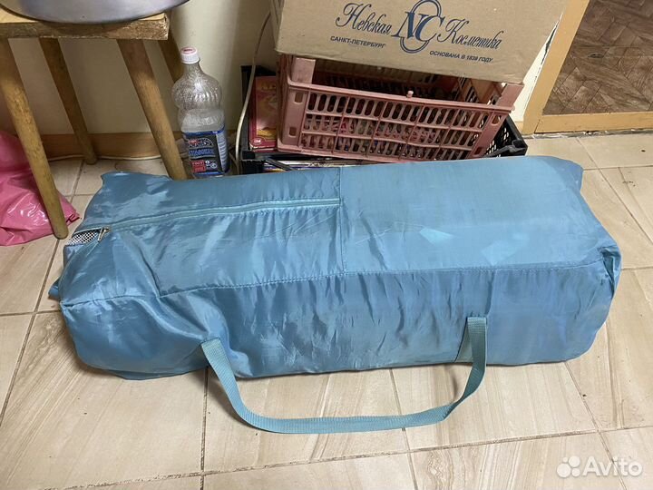 Кроватка-манеж, матрас и детское одеяло в кроватку