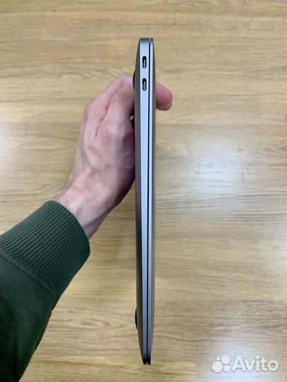 Macbook Air M1 8/256gb Space Gray, 28 циклов+чехол