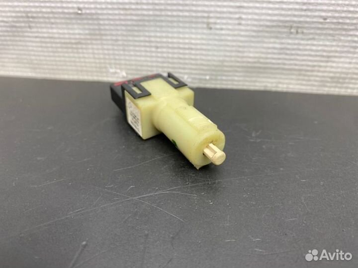 Выключатель стоп сигнала Hummer H3 L52 3.5 2006