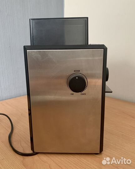 Кофемолка жерновая DeLonghi KG89