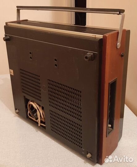 Катушечный магнитофон Сатурн 201