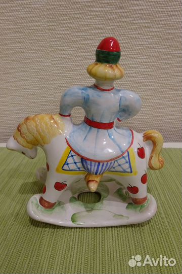 Ярославская майолика «Удалой парень на коне»