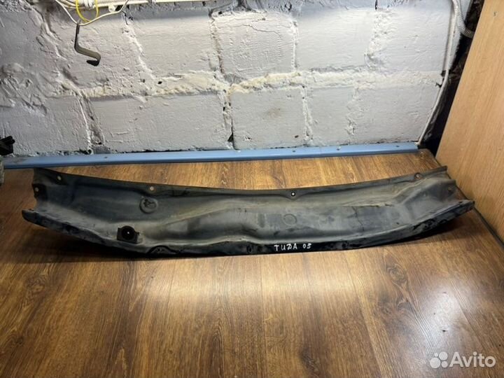 Водосток передний Nissan Tiida С11 хэтчбек 2005