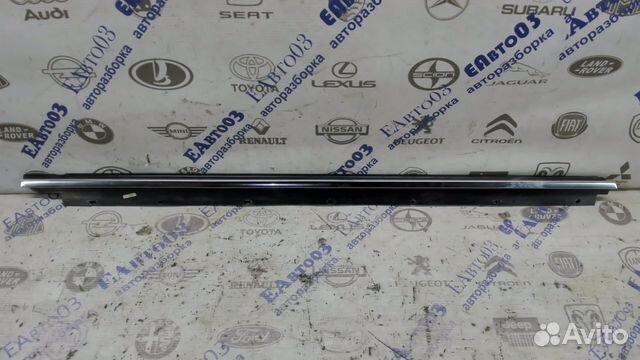 Накладка (уплотнитель) стекла переднего правого Au