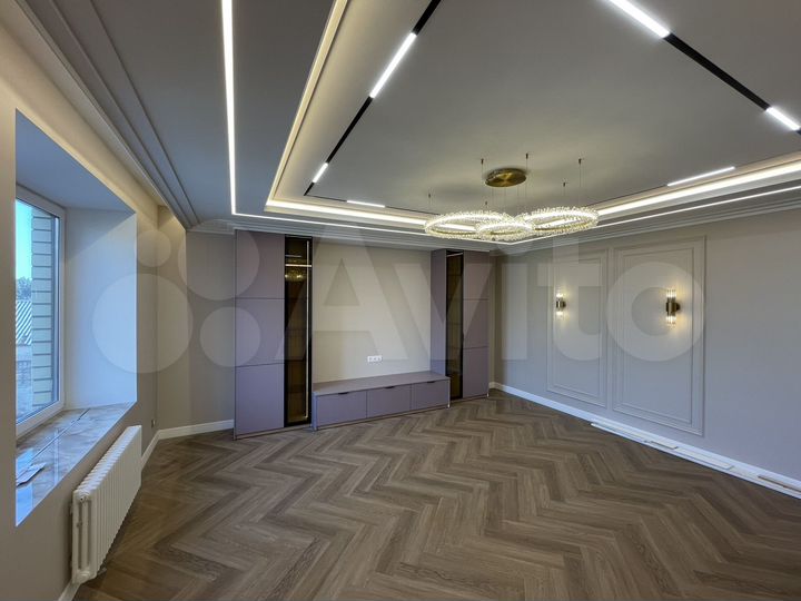 3-к. квартира, 137 м², 2/5 эт.