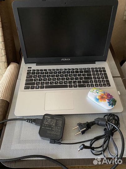 Ноутбук asus R556Q