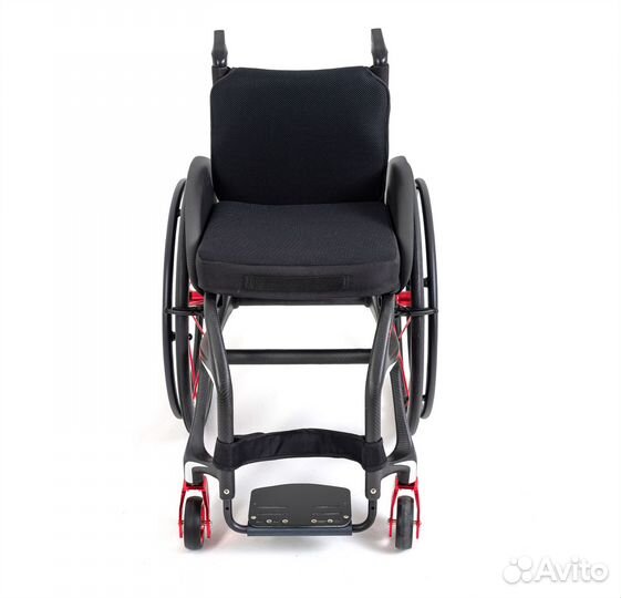 Лёгкая инвалидная коляска из карбона iCross active