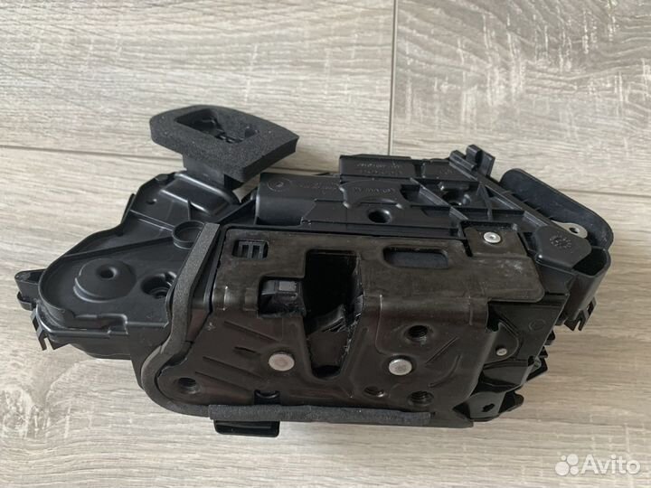 Замок двери 5TB837015A