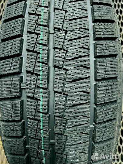 Kapsen SnowShoes AW33 275/45 R20 110H