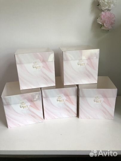 Розовая подарочная квадратная коробка с крышкой