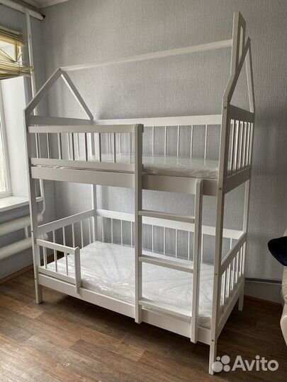 Кровать - домик с матрасом в комплекте