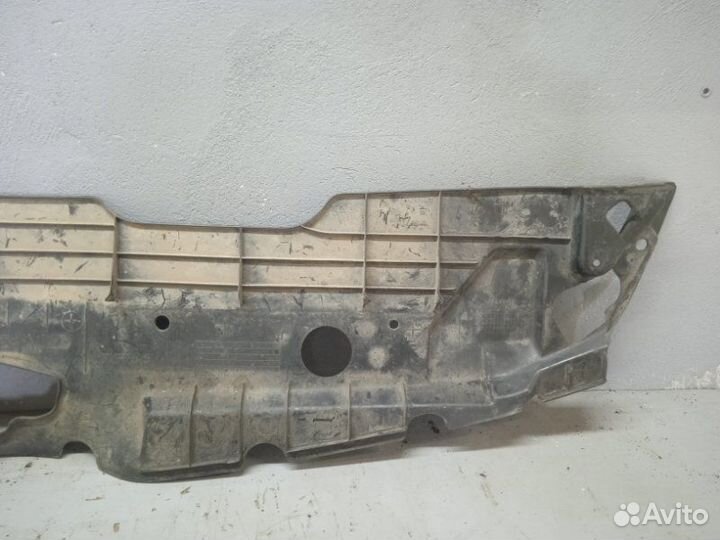 Накладка радиатора Toyota Corolla Verso 2008