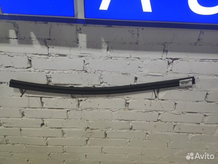 Уплотнитель двери передний левый Toyota Rav4 XA50