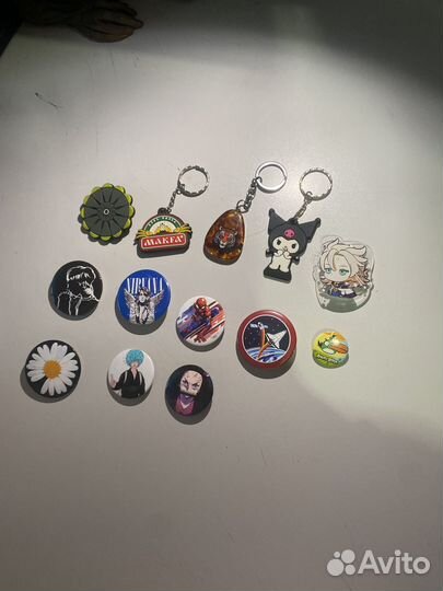 Брелки,значки