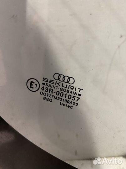 Audi v8 заднее стекло