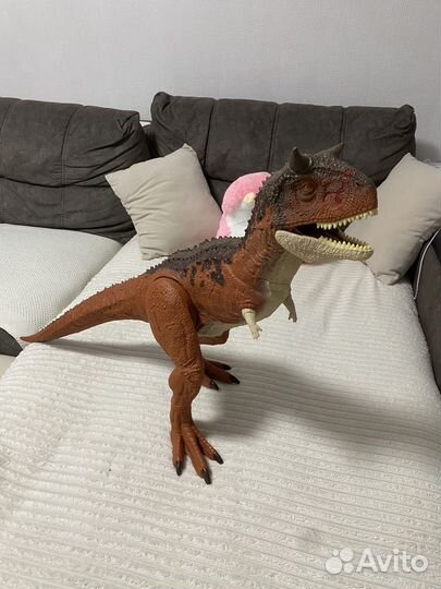 Jurassic world карнотавр