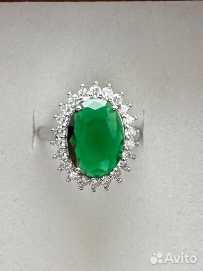 Кольцо изумрудное бижутерия