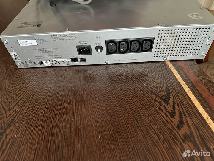 Бесперебойник Apc SMART ups c1000