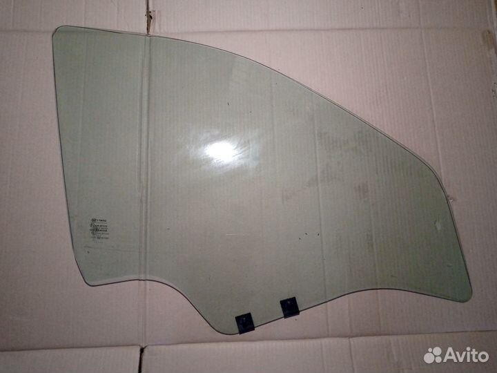 Стекло передней правой двери Renault Logan 1