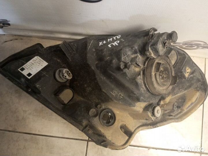 Фара правая Renault Kangoo K7mк750 2011