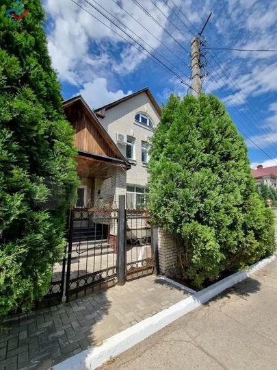 Коттедж 557 м² на участке 6 сот.