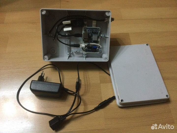 Универсальный роутер в гермобоксе на базе Debian L