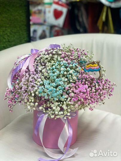 Композиция из гипсофилы в сумочке и в коробке