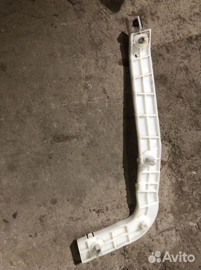 Направляющая заднего бампера Сузуки Гранд Витара