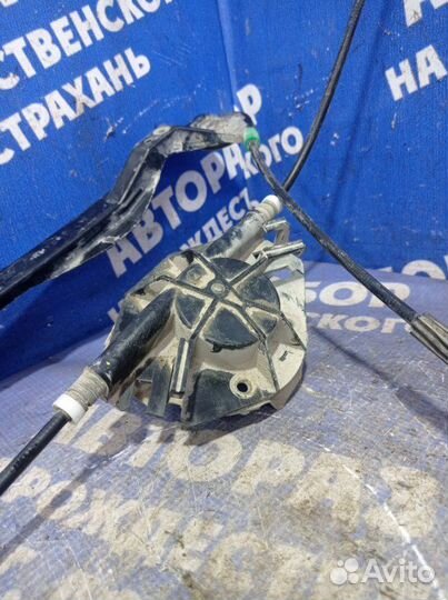 Передний правый стеклоподъемник Ford Focus 1 седан