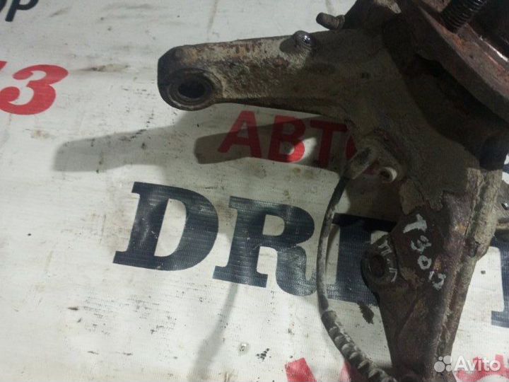 Кулак поворотный со ступицей передний левый