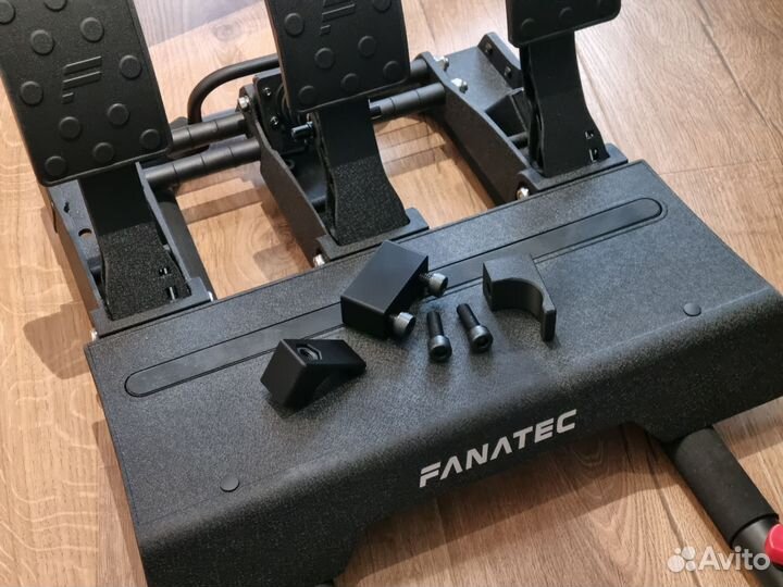 Крепление педалей Fanatec к PlaySeat Challenge