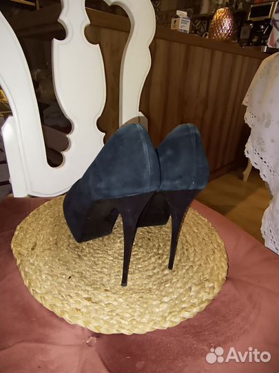 Туфли на шпильке