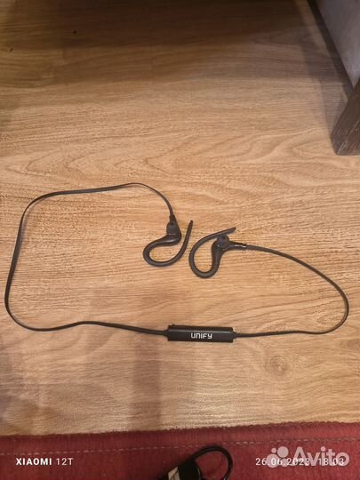 2 Bluetooth гарнитуры
