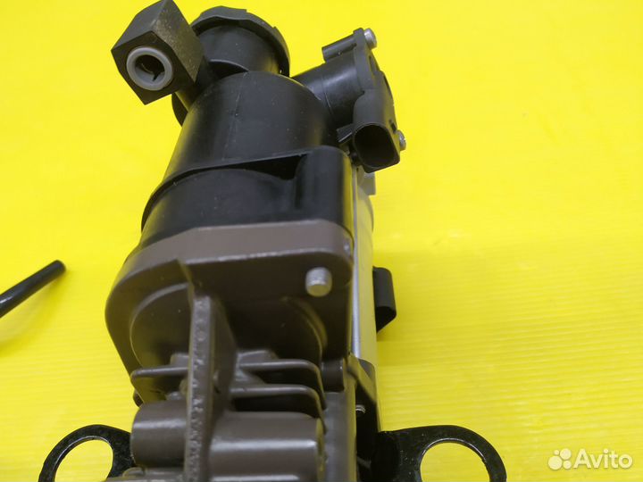 Mercedes Benz W222 компрессор регулировки подвески