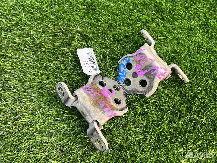 Петли двери передние левые Toyota Dyna XZU308 N04C