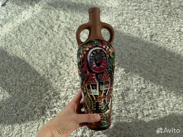 Глиняный кувшин для вина