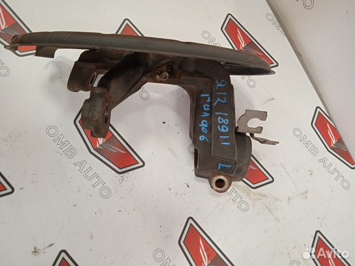 Кулак поворотный передний левый Гольф 6